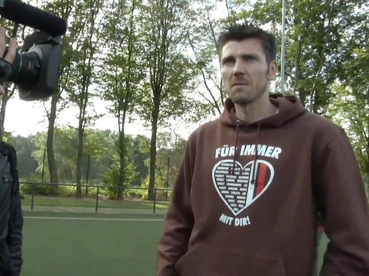 Fabian Boll vom FC St. Pauli bei der Videoproduktion zu seinem Abschiedsspiel